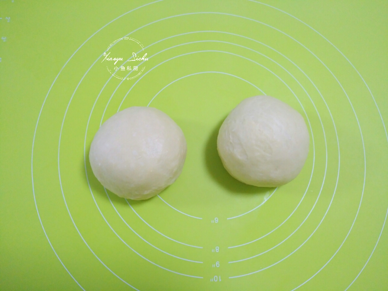 面包这个做法真简单，不用揉出手套膜，满满都是料，咬一口满嘴香