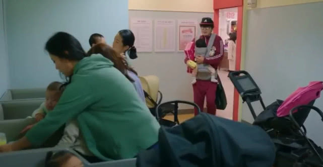 豆瓣8.5,她生不生孩子,关你屁事