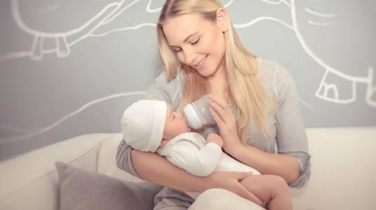 6个月宝宝喝奶粉是1段还是2段,6个月宝宝喝1段奶粉好还是2段好