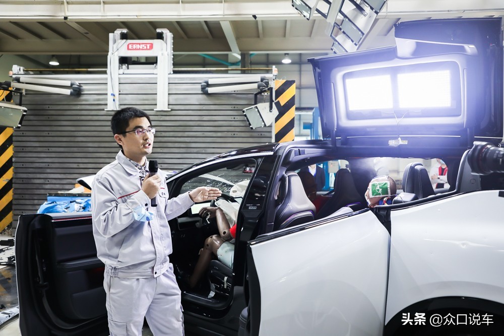 异形钢和铝合金,高合hiphix车身强度