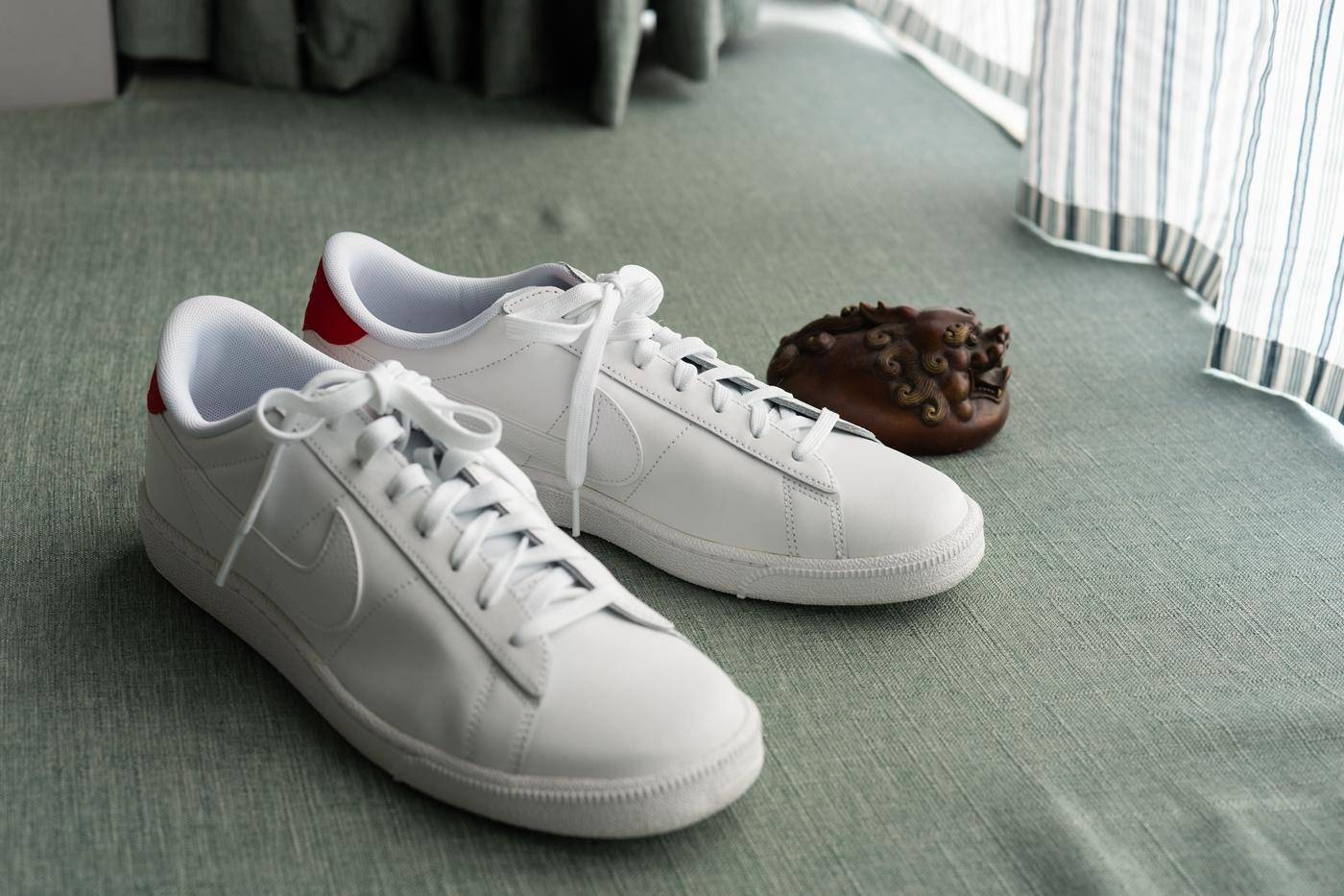 阿迪和耐克小白鞋哪个好,阿迪达斯和小白