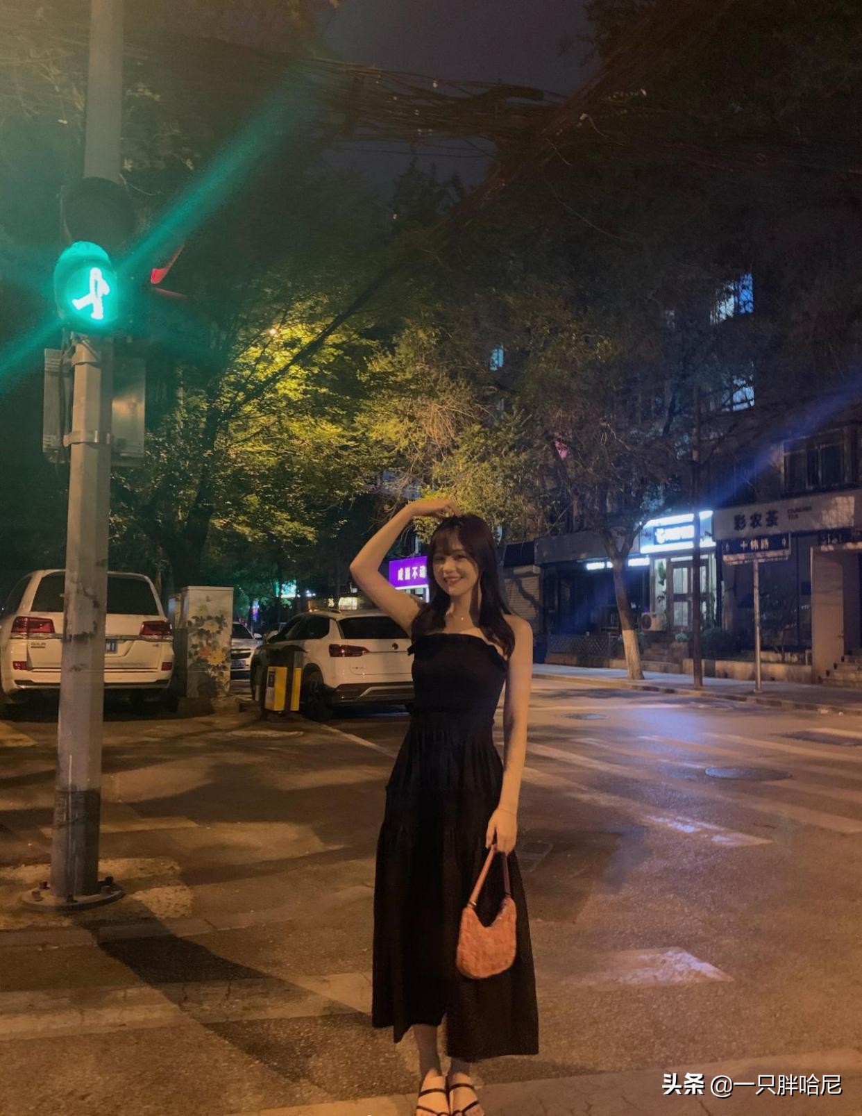 脸黄染什么头发好看又显得年轻,黄头发颜色减龄显白