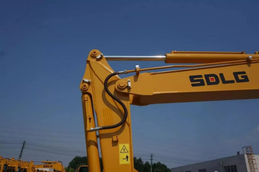 山东临工e680f挖掘机新车多少钱 (山东临工e680f用的是什么液压泵)