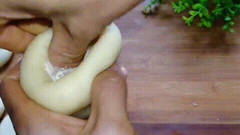 炸糖糕很粘锅怎么回事,炸糖糕漏糖