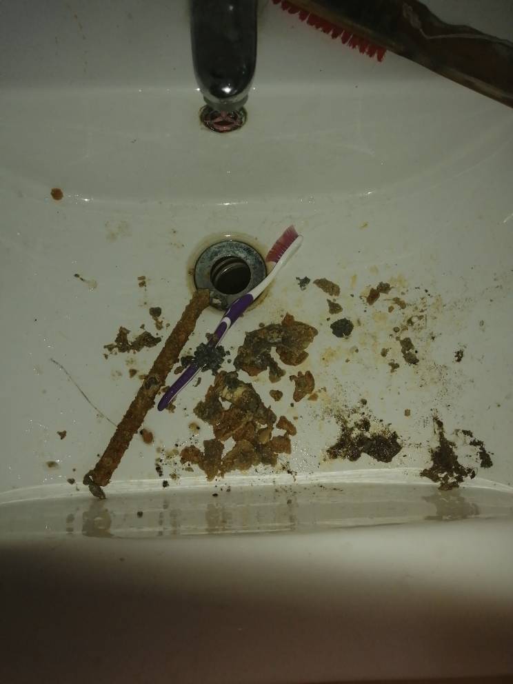 电热水器镁棒螺丝锈死怎么办,电热水器镁棒锈死拿不下来