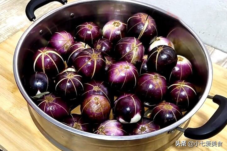 乡村大妈扒茄子做法,农村大妈茄子新做法