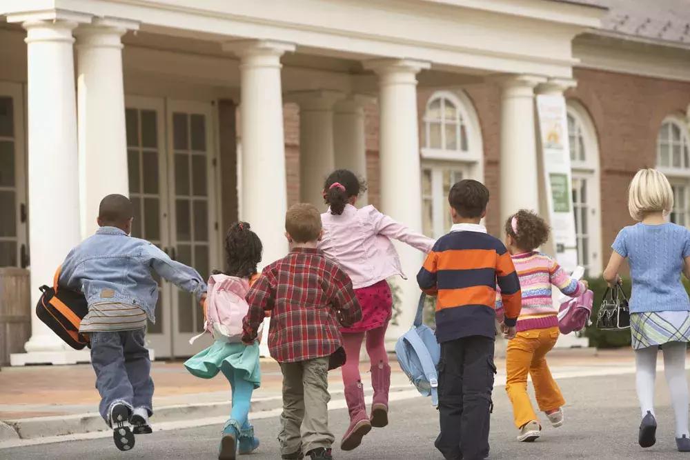 推迟入学的利弊,推迟入学好办吗