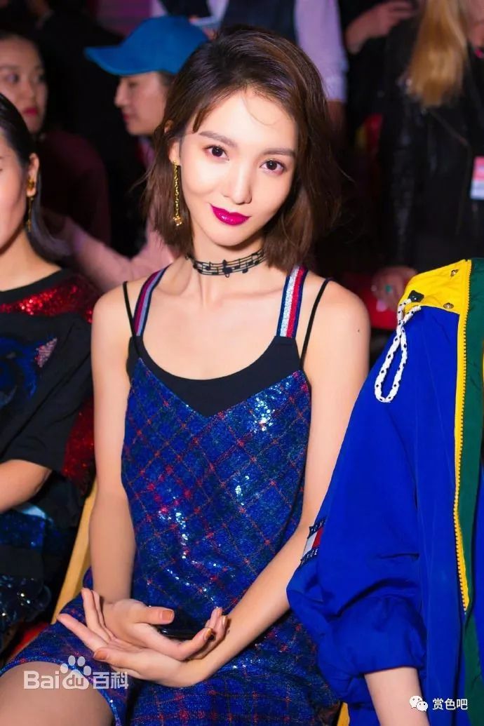 金晨的唯美甜美的写真,眼睛深邃的女星金晨