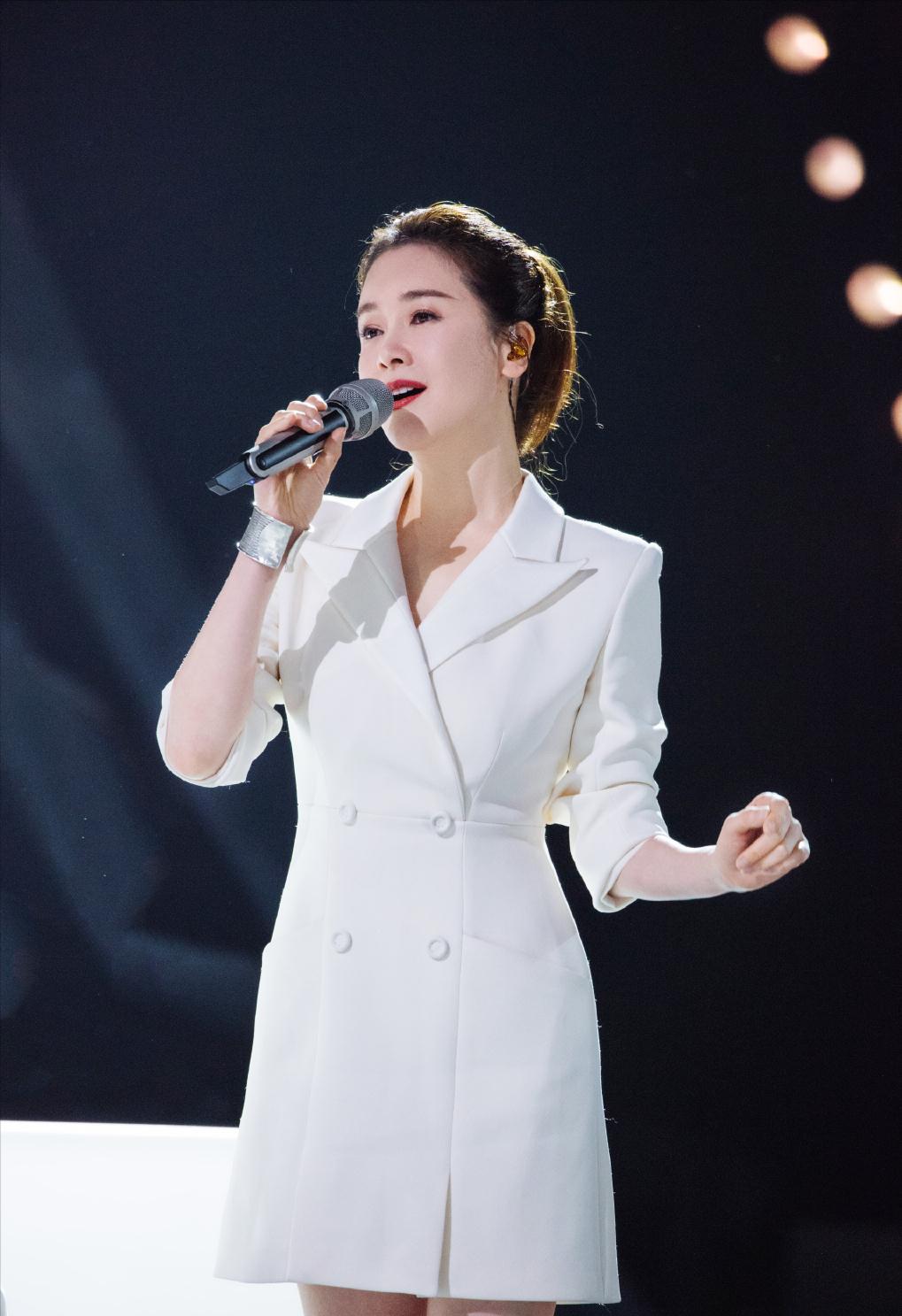 《天道》被禁10年，左小青的牺牲：浑身赤裸求爱，为过审篡改结局