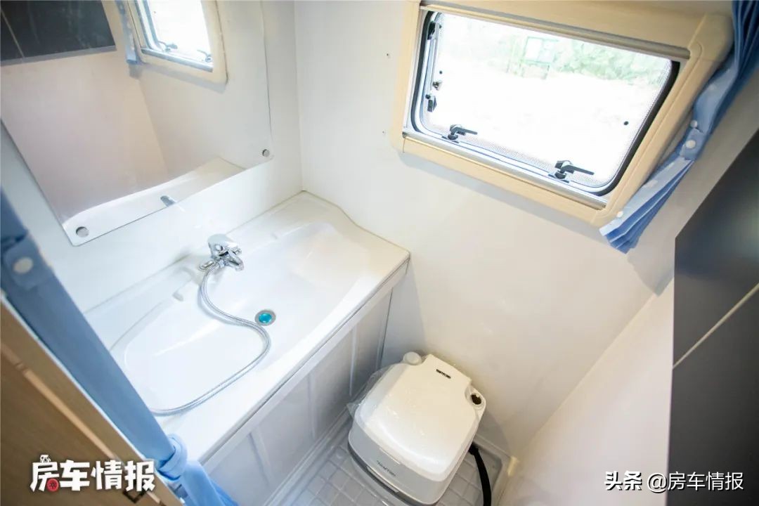 30万左右的可睡4个成人的四驱房车,20万能买什么重型房车