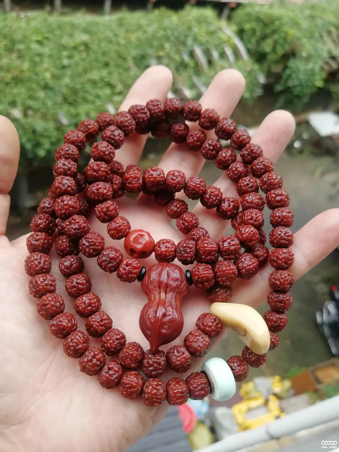 他试了一瓶“印度神油”，盘串6年，包浆妙啊