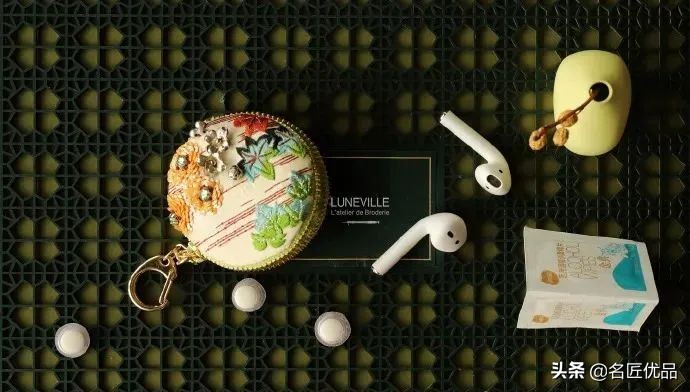 美到窒息！80后姑娘巧手征服刺绣界：奔驰，Prada争相和她合作