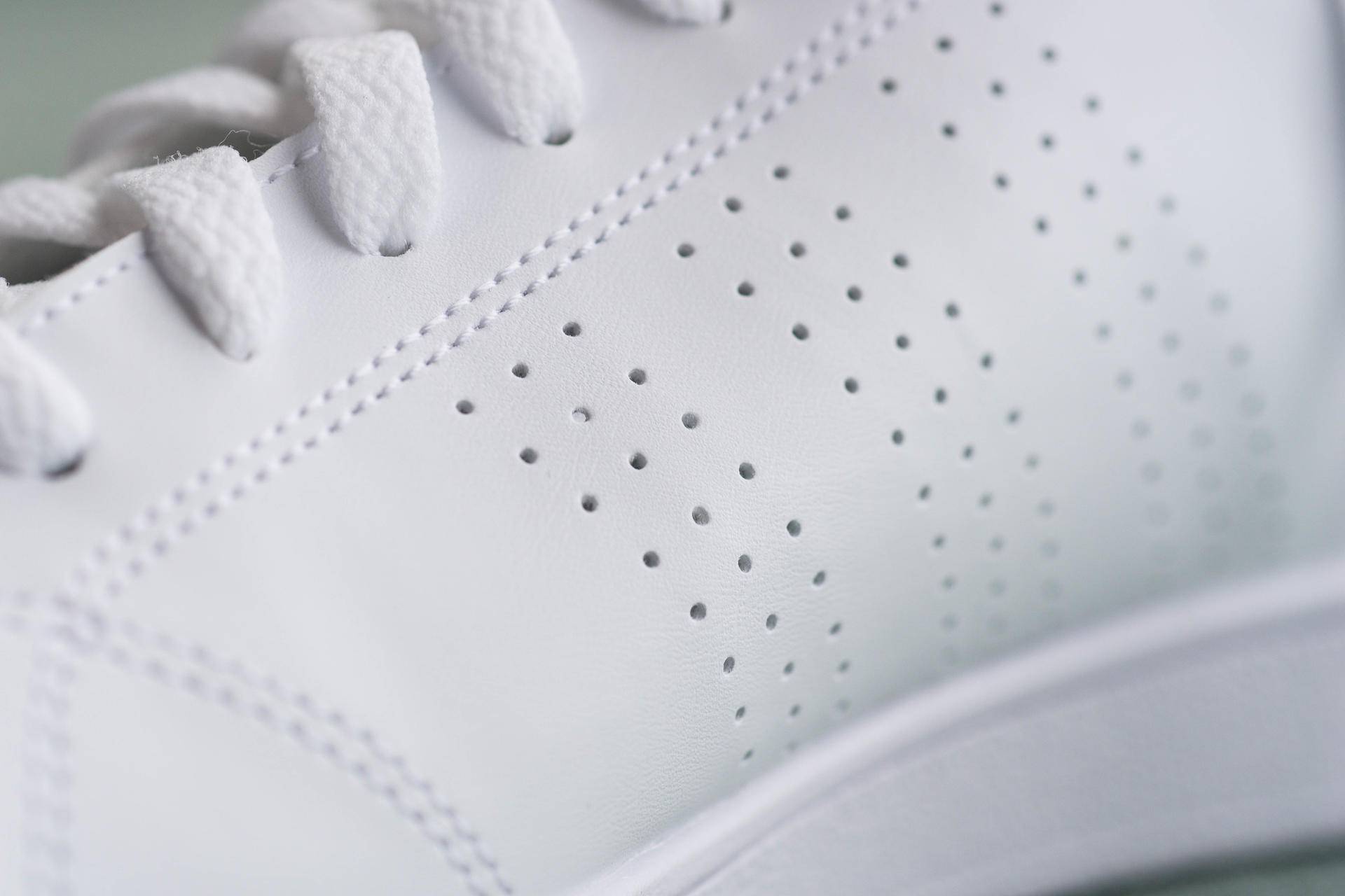 阿迪和彪马小白鞋,阿迪与耐克同类鞋科普