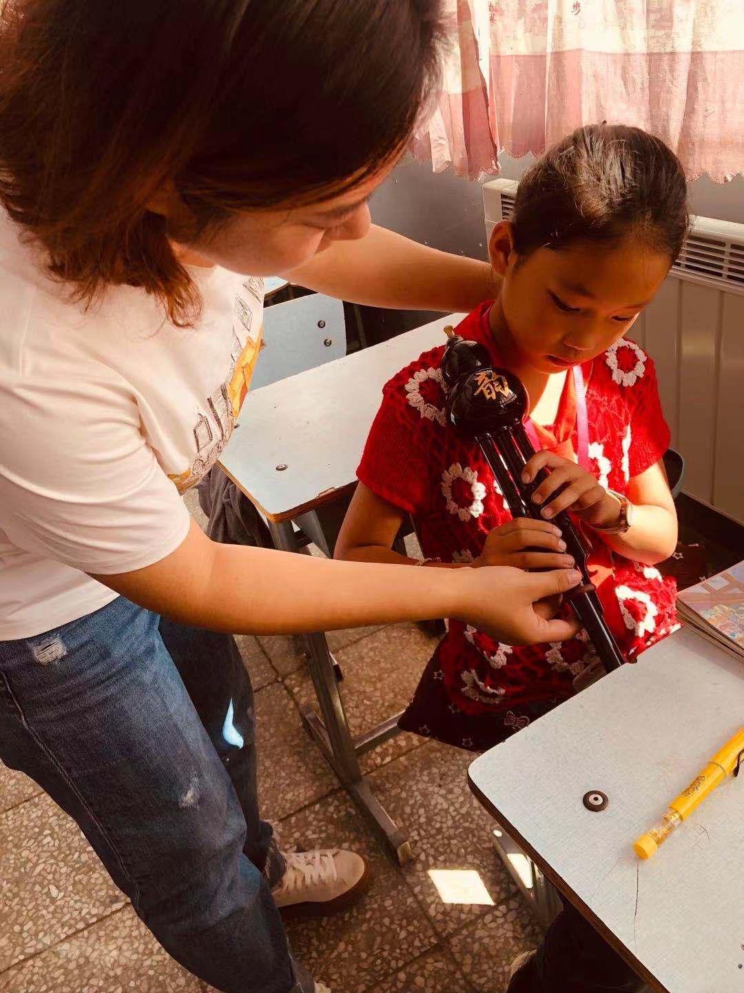 VIP陪练为河北广西捐建爱心音乐教室用艺术点亮孩子的童年