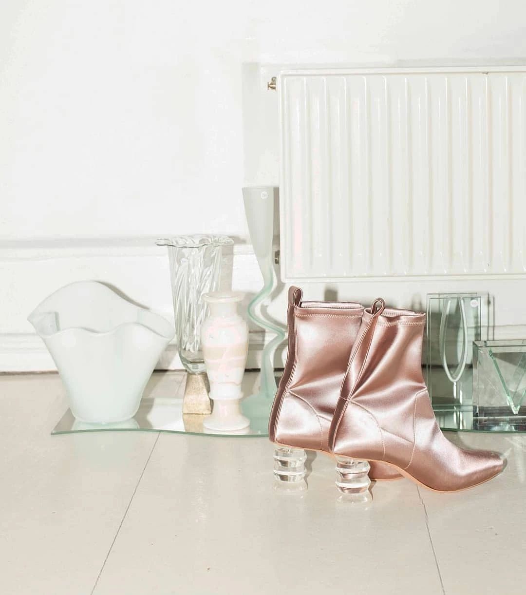 看见今年秋冬必入的第一双靴子，我方了……