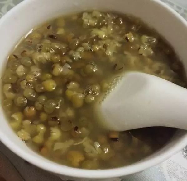 挤痘进了ICU，连下两次病危通知？这痘痘到底还能不能挤！