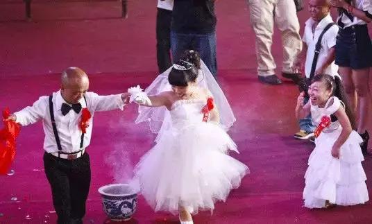 这组照片暴露了十堰夫妻的真面目,夫妻拍摄被盗的视频