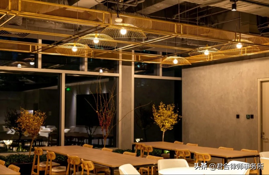 一家红圈律所的极致“凡尔赛”