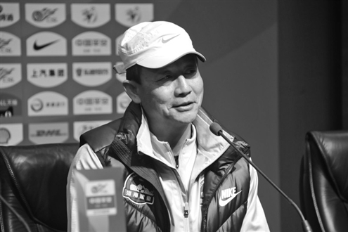 国足主帅李铁引领众将亮相,二李一王