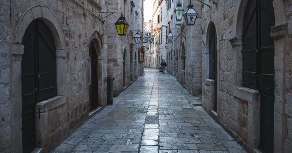 交通事故撞伤老人案例,男朋友撞死老人逃逸故事