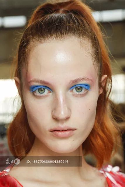 鞠婧祎李艺彤honey舞台,鞠婧祎港风复古妆容