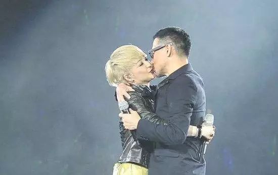 香港明星颁奖典礼梅艳芳蓝洁瑛,梅艳芳与蓝洁瑛谁的影响力大