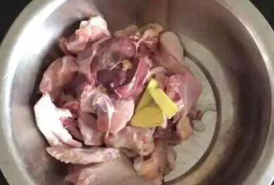 白条鸡怎么焯水去腥,怎么清洗鸡肉才好吃