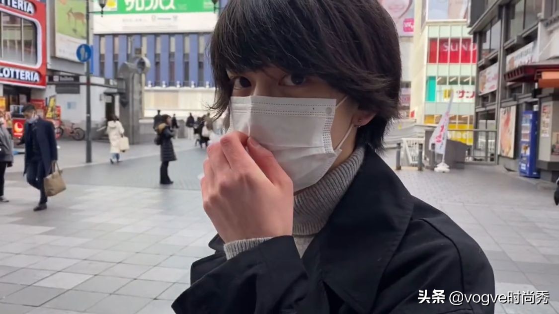 女网红花一千在日本租了个男朋友，换成蔡徐坤同款发型后：打扰了