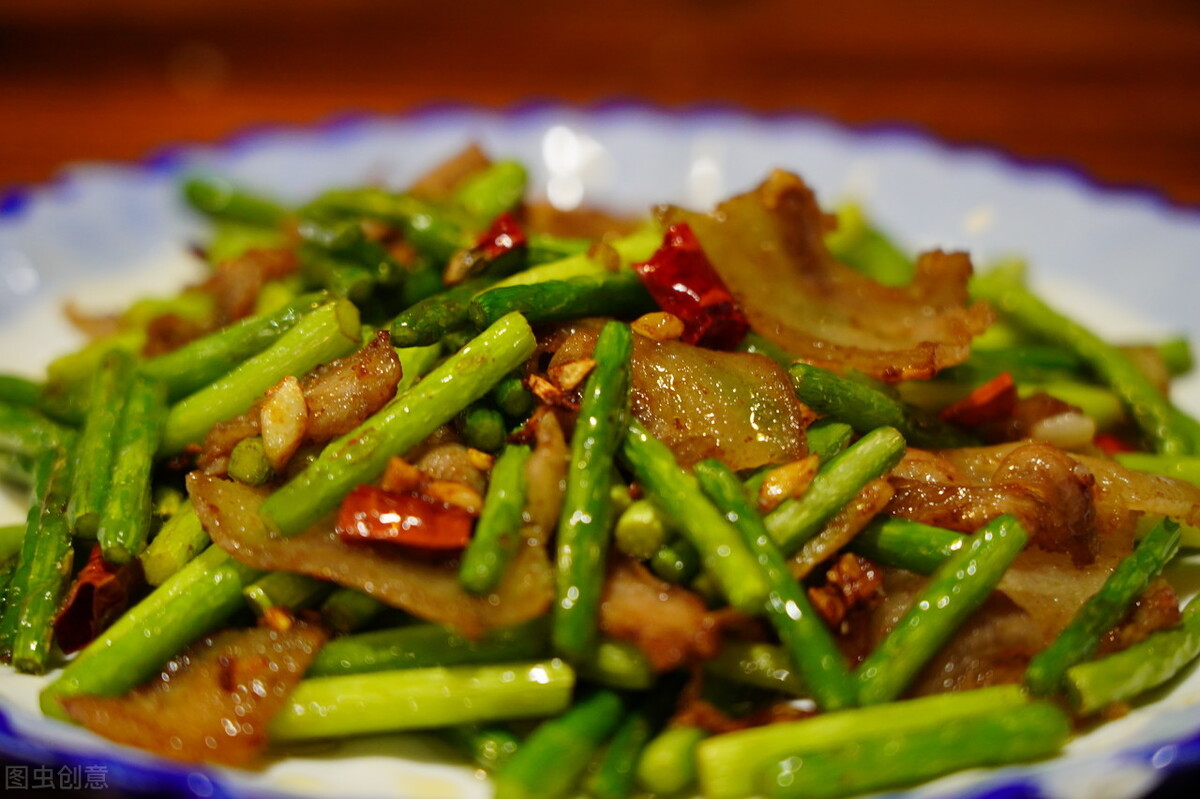 炒蒜苔过不过水,炒蒜苔总是不咸怎么办