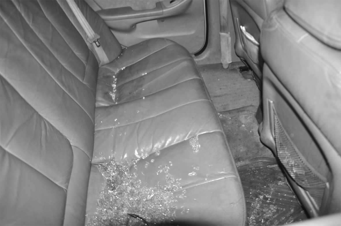 车钥匙被锁车里怎么处理,gl8别克车钥匙锁车里了怎么开车门