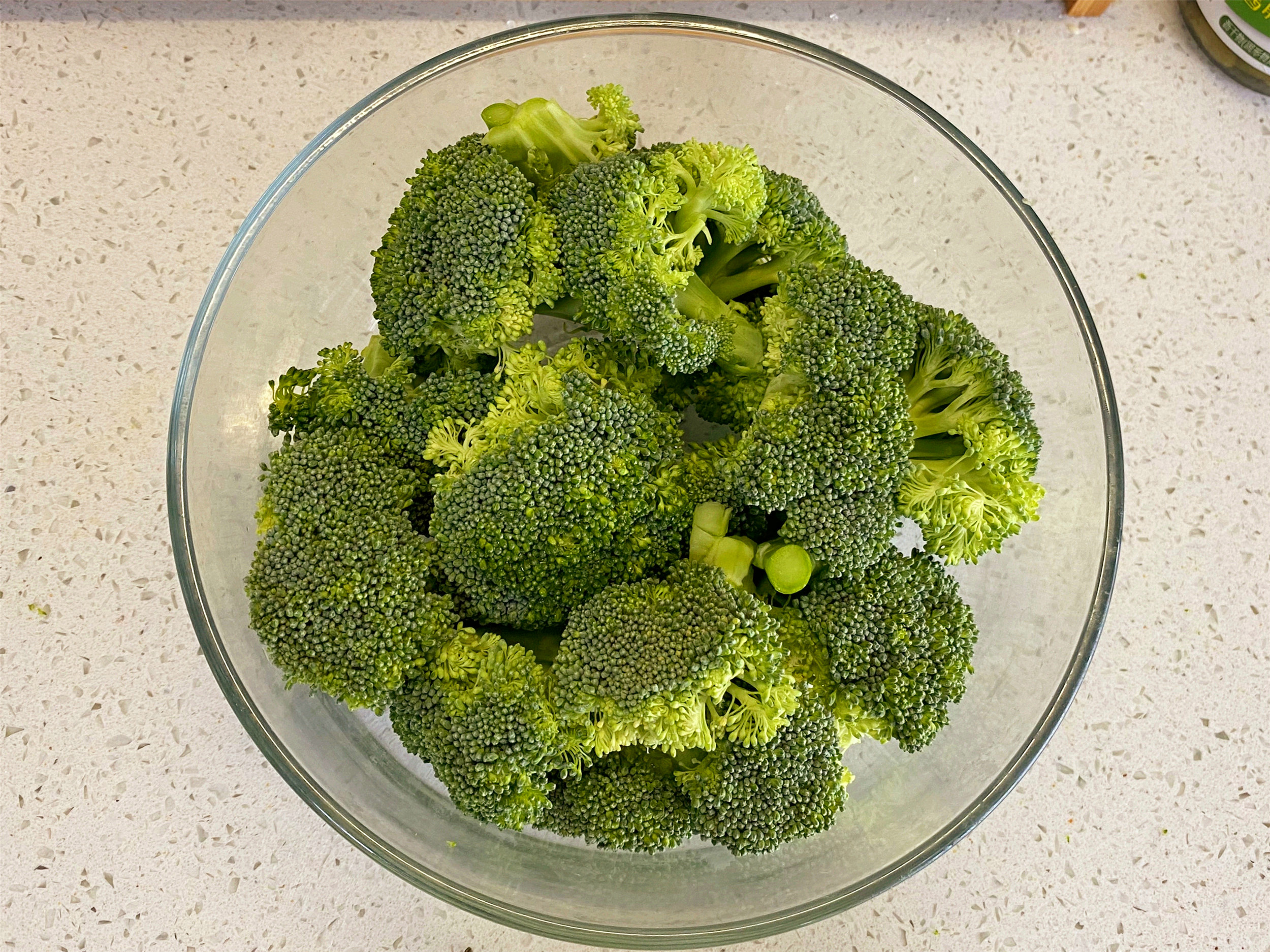 西兰花有灰尘怎么洗干净,西兰花用热水煮能把虫卵煮出来吗