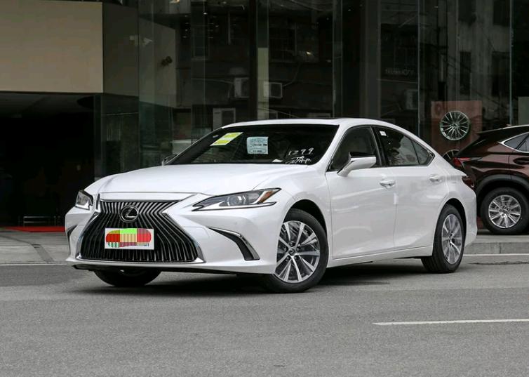 新凯美瑞顶配对比es200,25万丰田凯美瑞