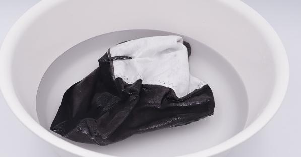 女性痛经别乱喝红糖水,女孩痛经别再喝热水