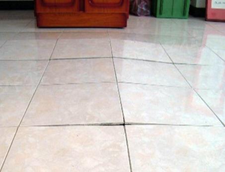 地板太丑怎么办?5技能让红油亮的地板,瞬间变美