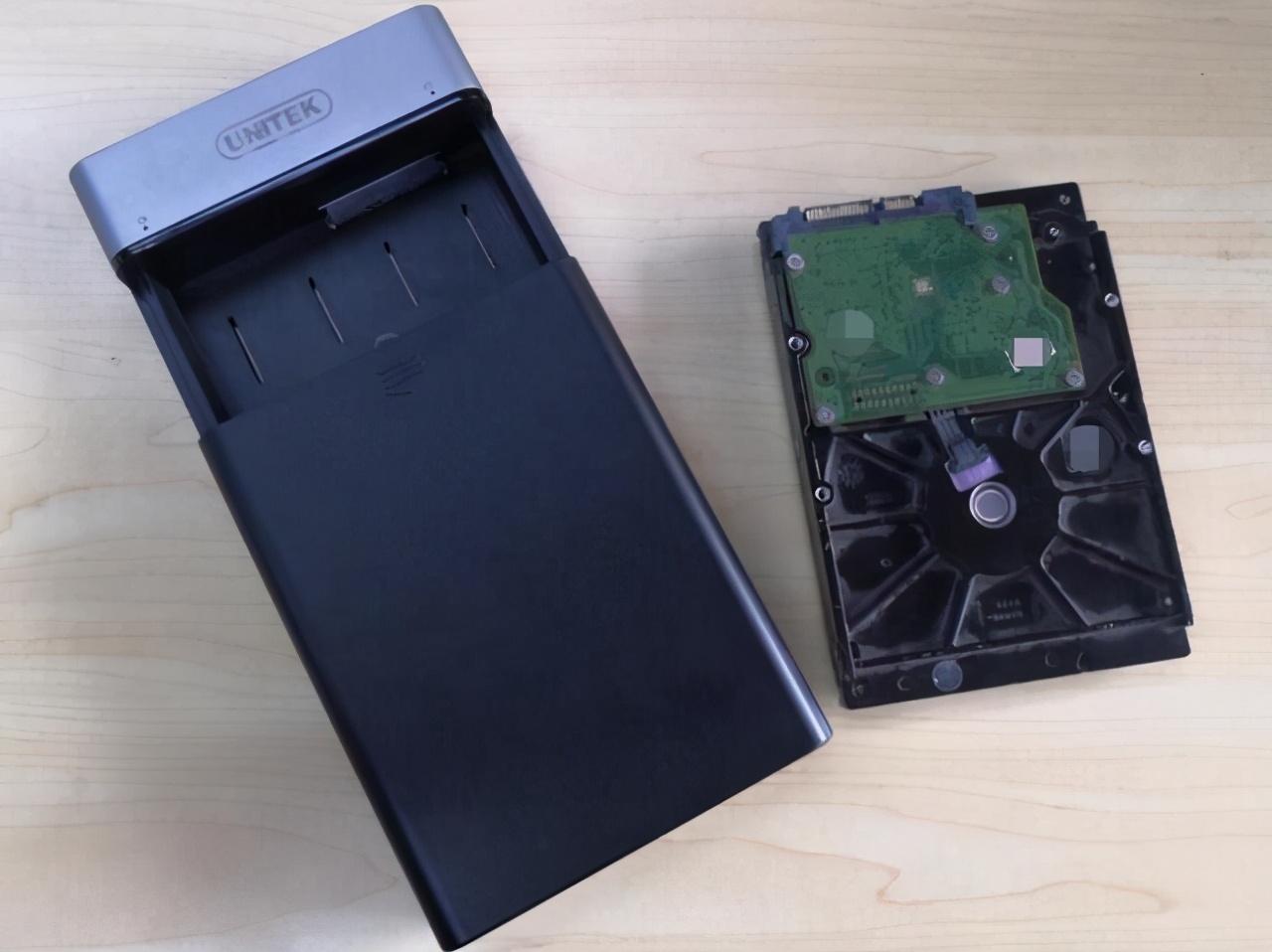 u盘与移动硬盘该如何选购,移动硬盘和u盘哪个适合长期存储