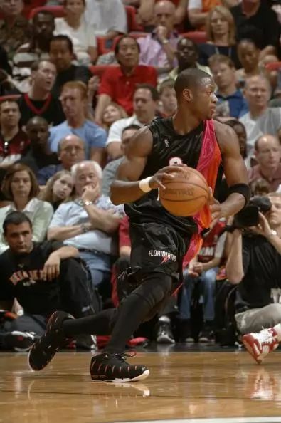 韦德新战靴竟致敬科比,韦德最后一个赛季上脚球鞋