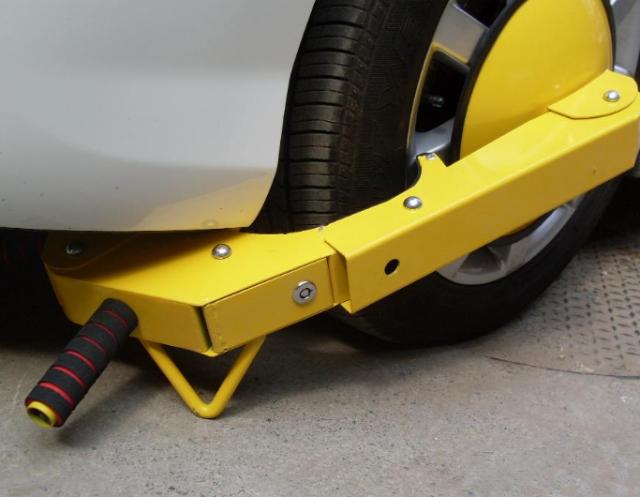 轮胎被锁住怎么办,车锁轮胎怎么开锁