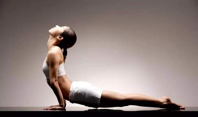 瑜伽拜日式108遍完整视频60分钟,经典瑜伽拜日式排课