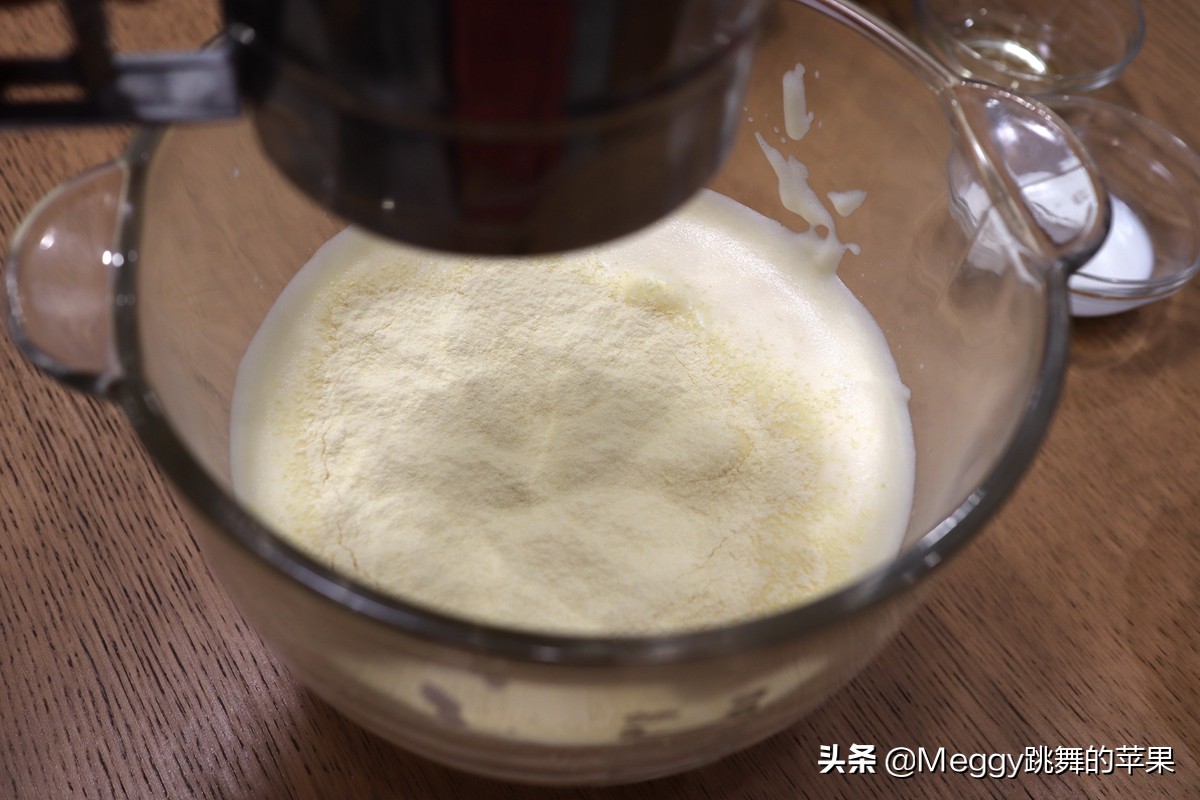 不用打蛋器和不用低筋面粉的蛋糕,不需要打发蛋清的蛋糕超蓬松