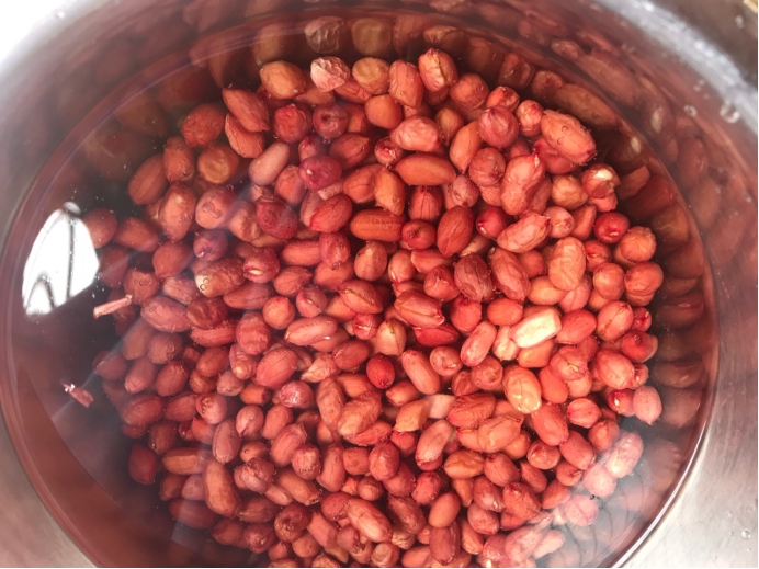 炒过的整个花生米返潮了怎么办,炒花生的盐可以反复炒几次