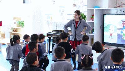 高尔夫球场、外教老师、恒温游泳池，这是什么神仙幼儿园？