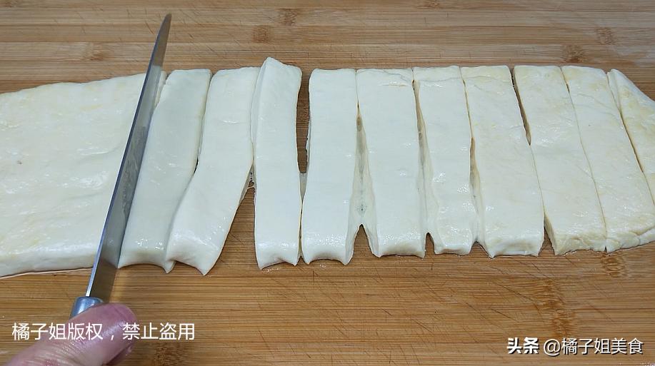 油条的家常做法蓬松暄软做法简单,油条的家常做法酥脆空心蓬松