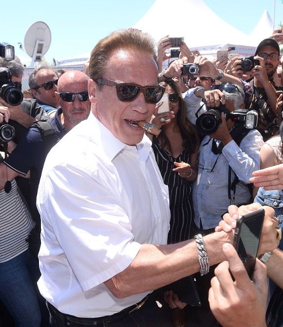 吸烟会遭酷刑，卖烟就会犯法，人类为什么仍抵抗不住*草烟**的诱惑？