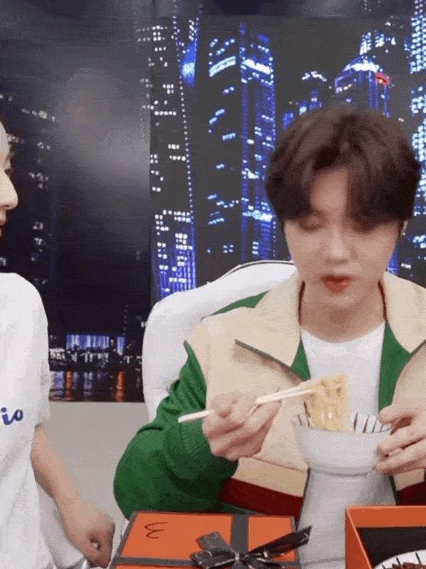 薇娅鹿晗吃螺蛳粉,鹿晗直播吃柠檬