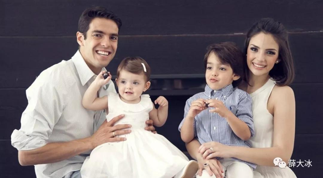 足坛两大巨星和另一半,如果是你你会选哪个当老公