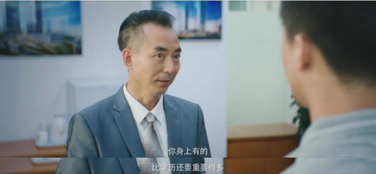 雷佳音致敬外卖员,在一起雷佳音和外卖小哥片段