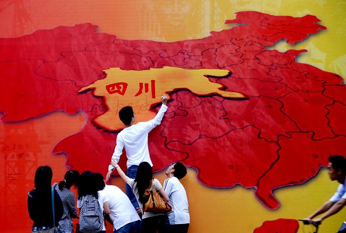 靠傻子成名的他现实中捐款超20亿,穷小子从摆地摊到千万富翁