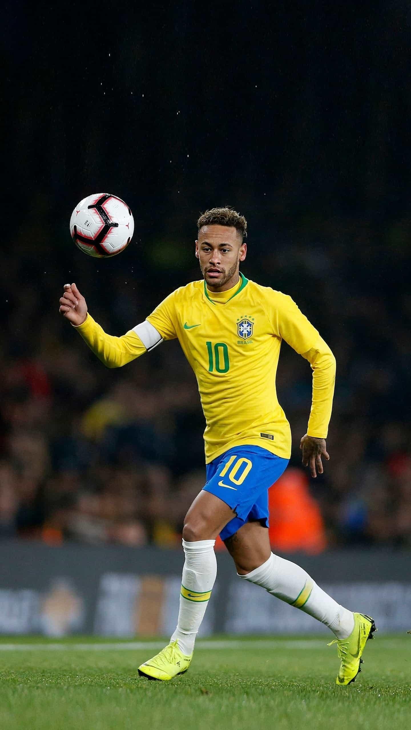 让我掉下眼泪的不止昨夜的酒，还有那该死的足球