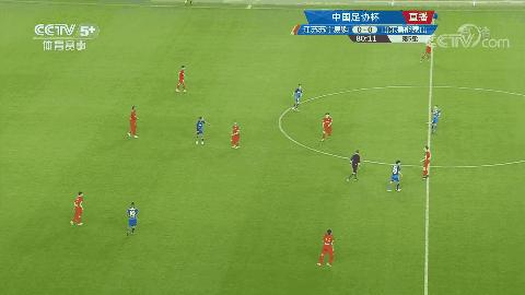 姜还是老的辣！李霄鹏停球让国脚汗颜，网友：停球范围0.3米！