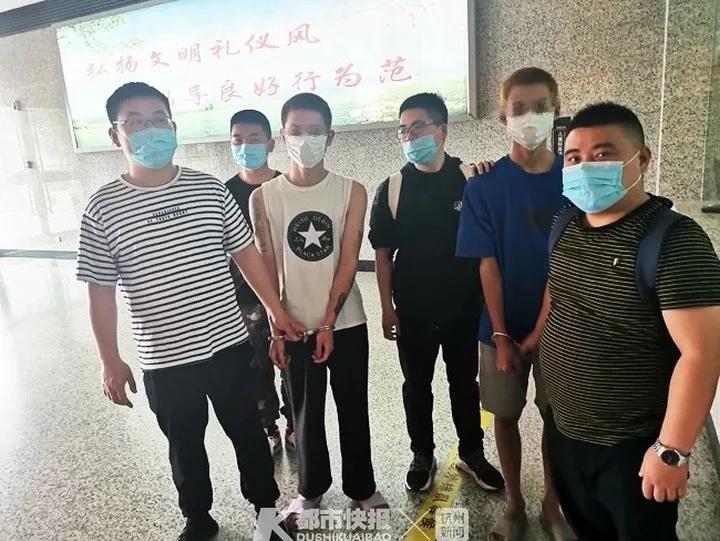 杭州一小学生花2万多买游戏账号被骗……网友：小学生都比我有钱